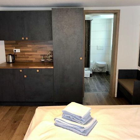 City Apartments, Outlet 100 Meter Метцинген Экстерьер фото